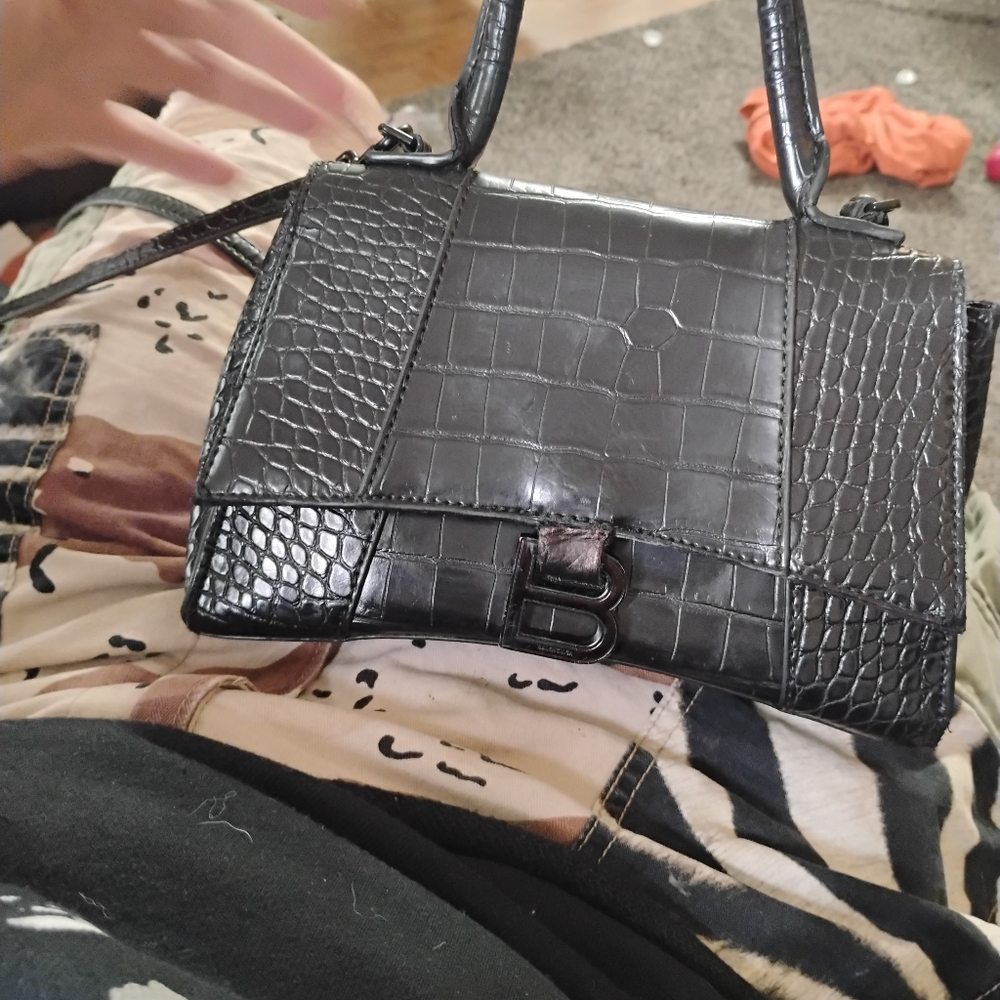 Black Crocodile-Embossed Handbag - Picture 6 of 8